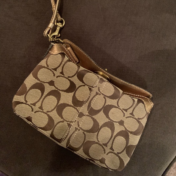 Coach wristlet! Perfect condition - Picture 1 of 2